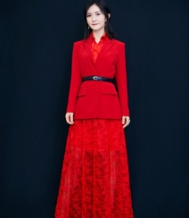 谢娜大红色西服套红裙魅力写真，舞台照气质图片组图5