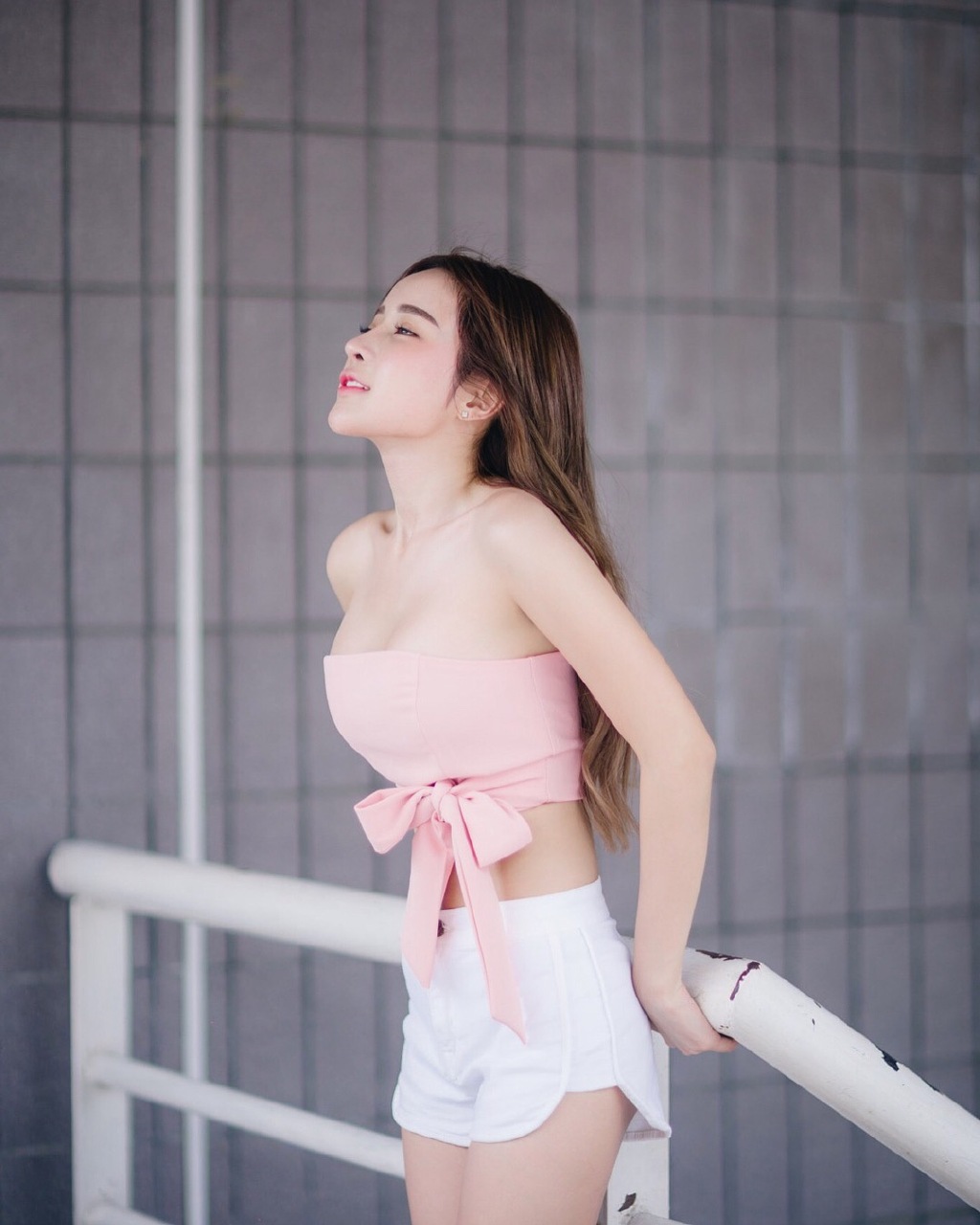 性感可爱又丰满的长发亚洲美女粉色系服饰写真图片套图7