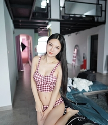 苗条身材与娇柔姿态，美女luna张静燕性感甜美写真图片组图2