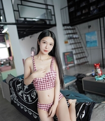 苗条身材与娇柔姿态，美女luna张静燕性感甜美写真图片组图3