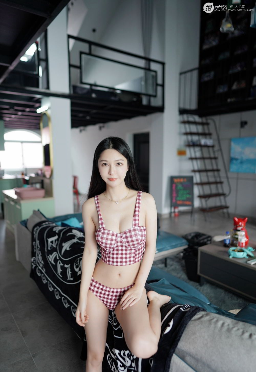 苗条身材与娇柔姿态，美女luna张静燕性感甜美写真图片套图4