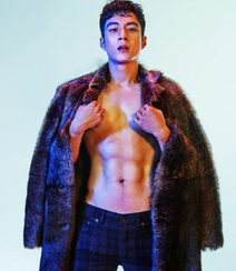 肌肉帅哥韩东君性感写真，大秀六块腹肌，身材健美迷人组图1