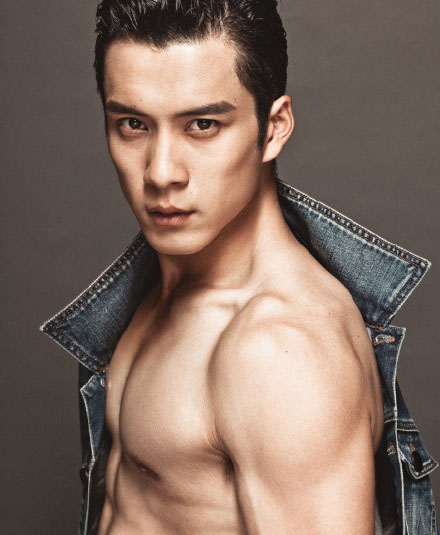 肌肉帅哥韩东君性感写真，大秀六块腹肌，身材健美迷人图片