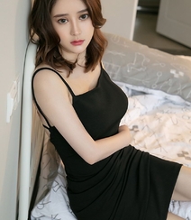 性感白皙美女Coral写真图集一，黑裙迷人、白衫温暖而优雅组图2