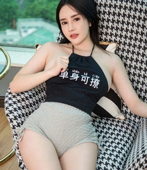 单身可撩的衣服，性感美女个性黑衣短裤私房写真图片