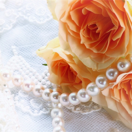 精美饰品，珍珠项链，玫瑰花等唯美好看意境图片