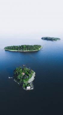 航拍海上的小岛，灯塔的唯美海上风景手机壁纸组图1