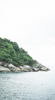 航拍海上的小岛，灯塔的唯美海上风景手机壁纸组图12