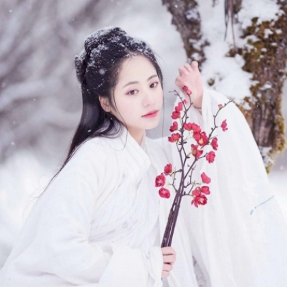 2020绝美古风雪景下的小姐姐，美艳绝伦头像