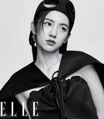 周也时尚摩登造型登《ELLE》杂志黑白写真个性大片组图3