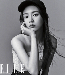 周也时尚摩登造型登《ELLE》杂志黑白写真个性大片组图1