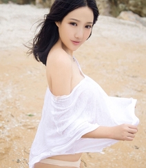 丰满型美女主播朱莉娅海边礁石多套服饰性感写真图片组图4