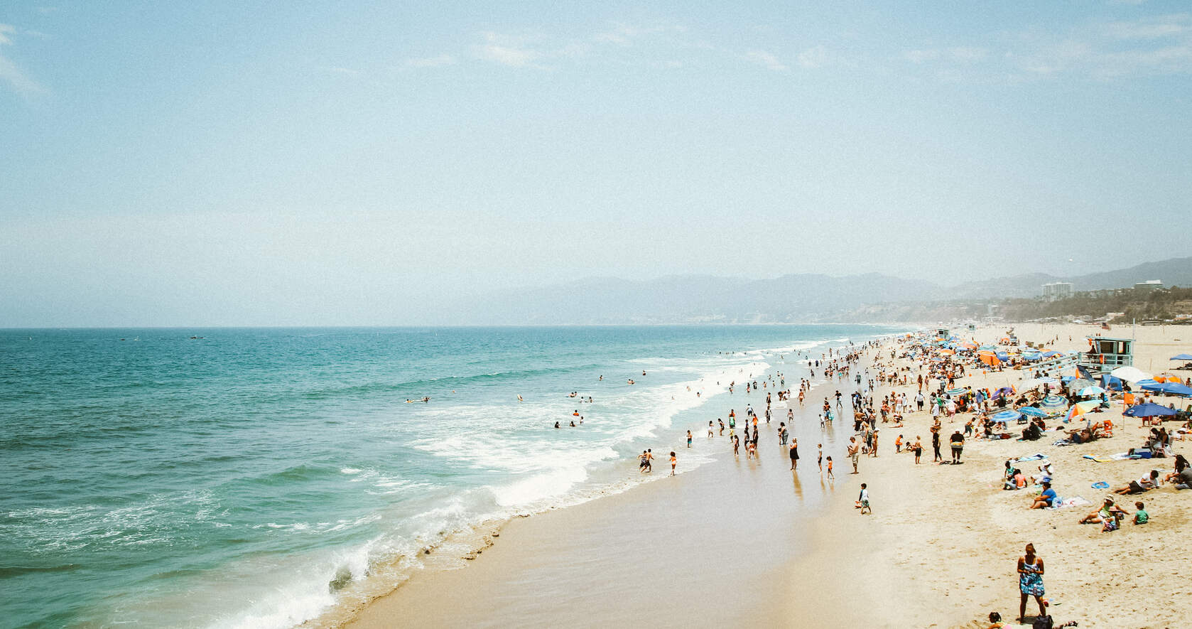 海边旅游别墅，海边沙滩的高清4K手机壁纸套图5