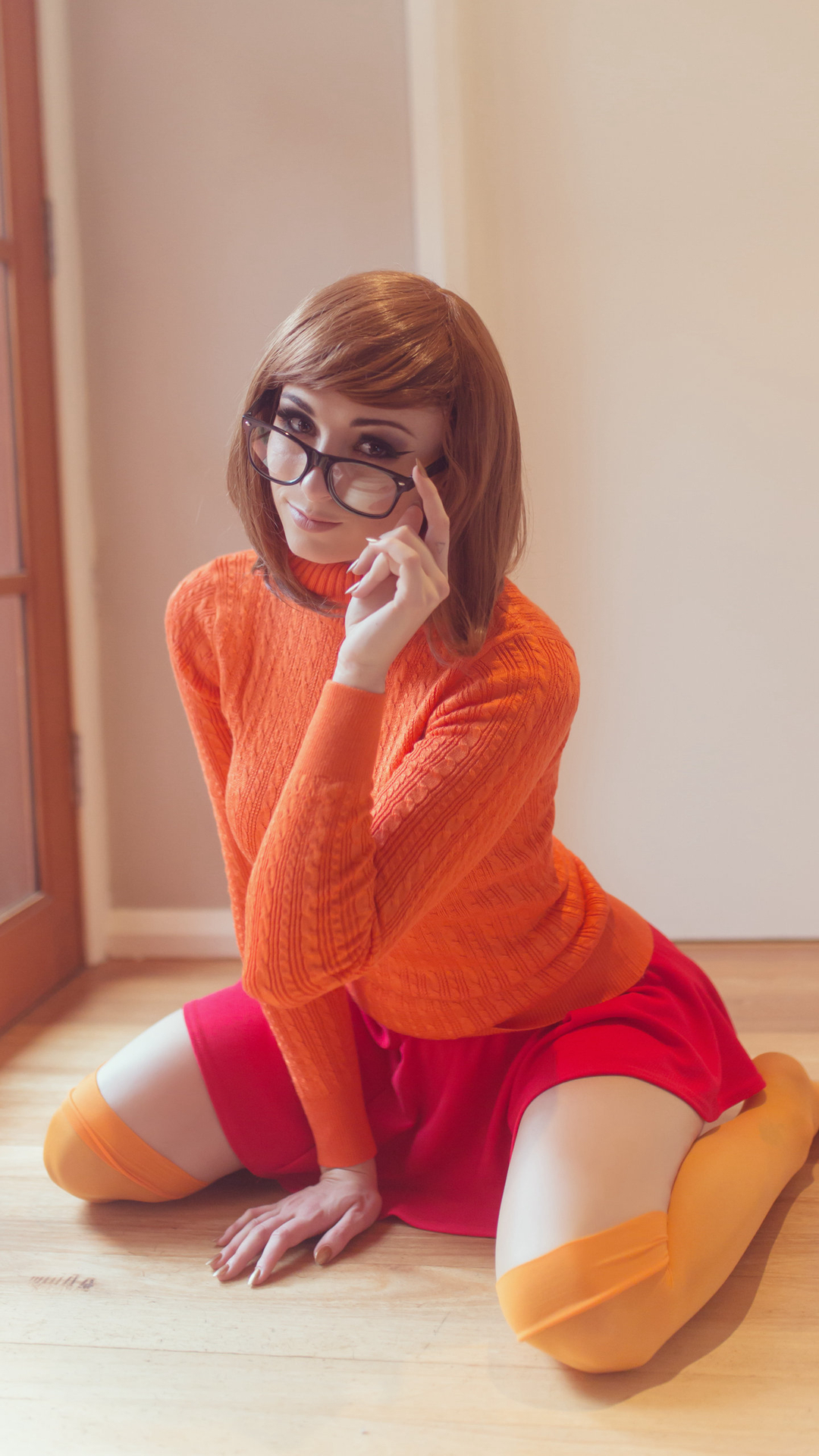 短发欧美女生橙色毛衣cosplay动漫女角色手机壁纸套图1