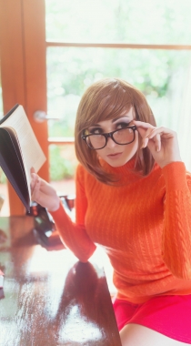 短发欧美女生橙色毛衣cosplay动漫女角色手机壁纸组图2
