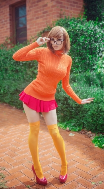 短发欧美女生橙色毛衣cosplay动漫女角色手机壁纸组图6