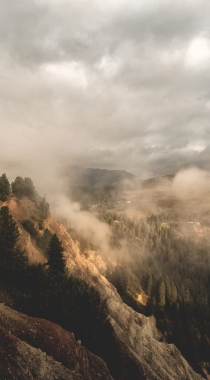 雾蒙蒙的大山森林，高海拔的唯美雪山手机壁纸组图4