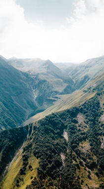 雾蒙蒙的大山森林，高海拔的唯美雪山手机壁纸组图7