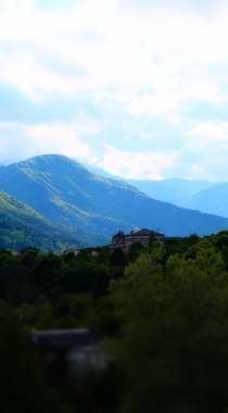 秋季满山黄叶的森林，唯美的雪山风景等高清手机4K壁纸图片组图9