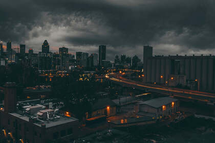 唯美夜间城市航拍，城市夜景灯光壁纸图片