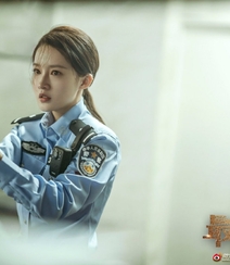 李沁最美表演主题《第一枪》造型惊艳警察制服剧照图片组图2