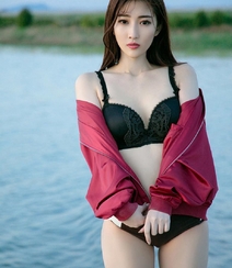 绿洲边的沙漠，一抹楚楚动人的美丽身影，美女林琳写真图集组图17