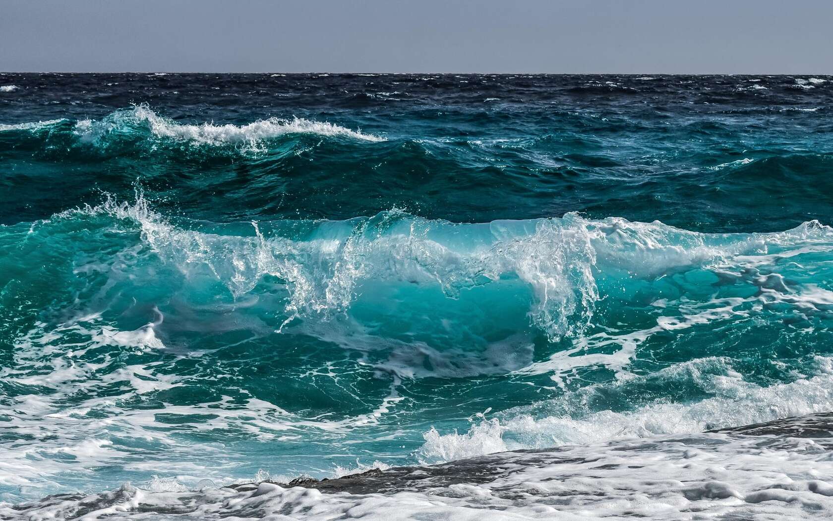 大海、海浪、浪花、波涛汹涌的海浪浪花景色壁纸图片套图2