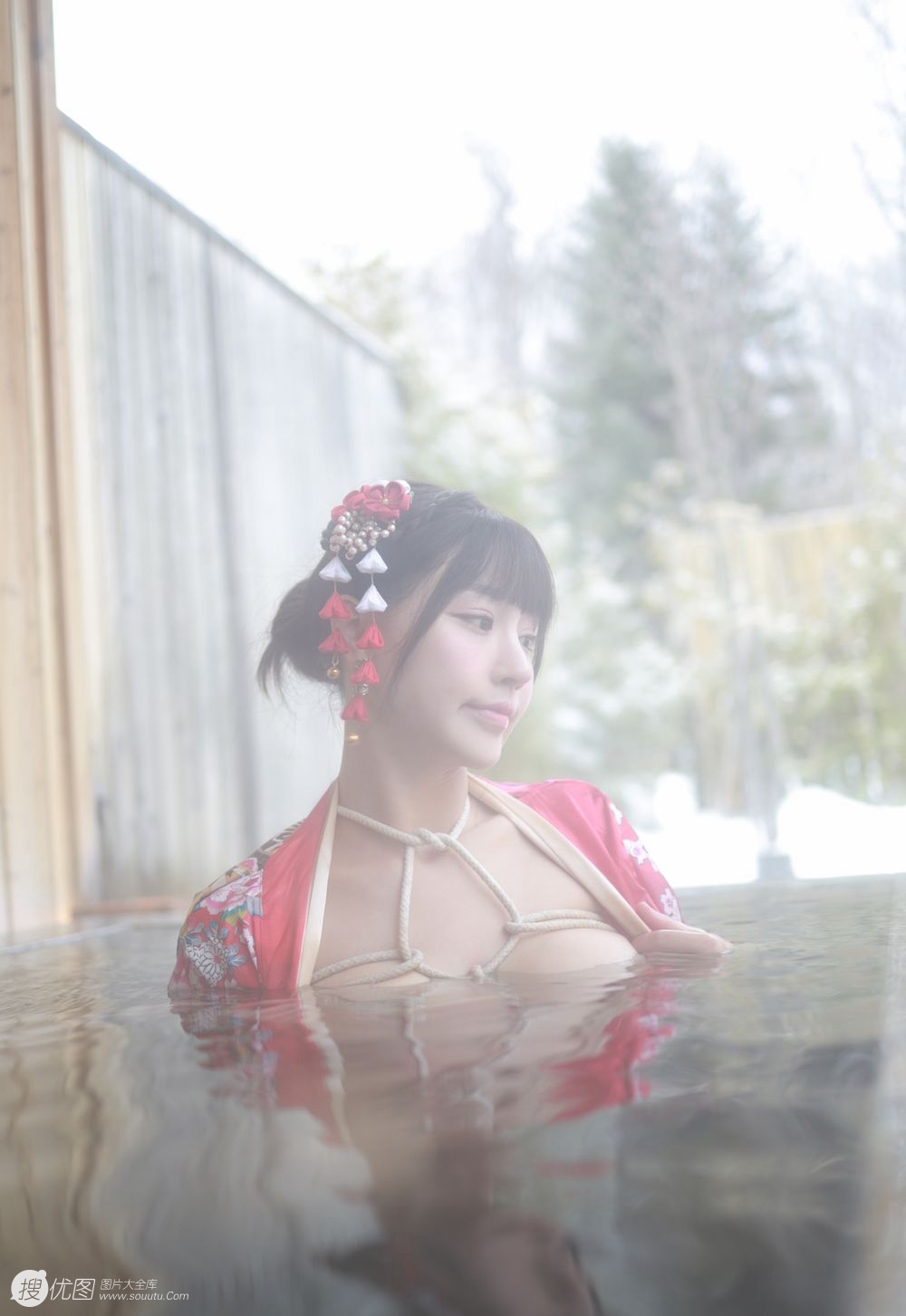 妖娆丰满和服美女朱可儿室外雪山温泉山庄性感湿身写真图片套图20