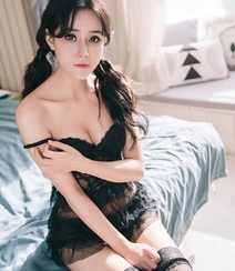 双马尾辫性感美女茯苓纯黑色蕾丝睡裙慵懒私房写真图片组图1