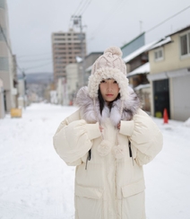 冰天雪地里的动人女孩，丰满童颜美女徐微微性感户外敬业写真图片组图3