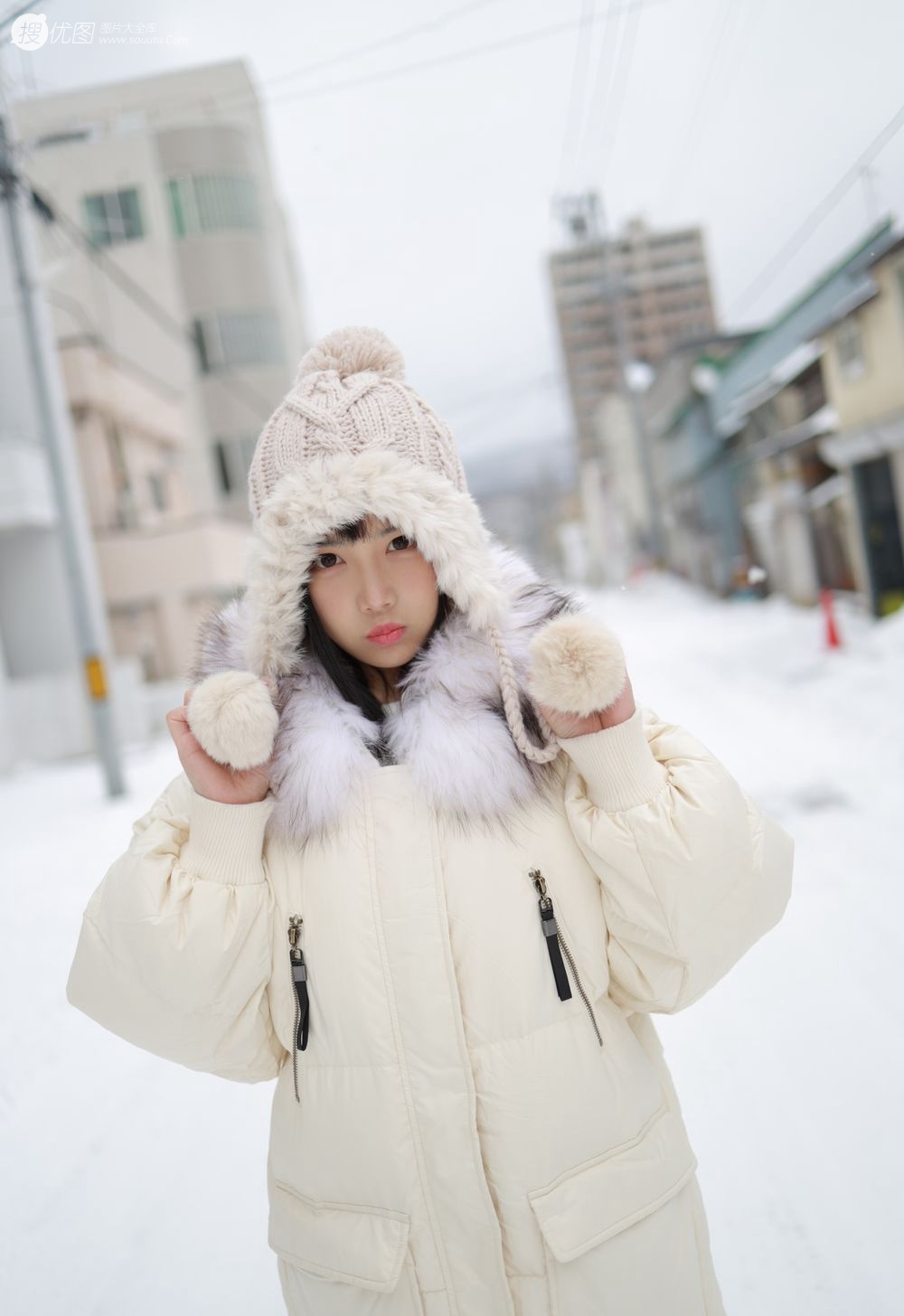 冰天雪地里的动人女孩，丰满童颜美女徐微微性感户外敬业写真图片套图5