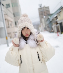 冰天雪地里的动人女孩，丰满童颜美女徐微微性感户外敬业写真图片组图5