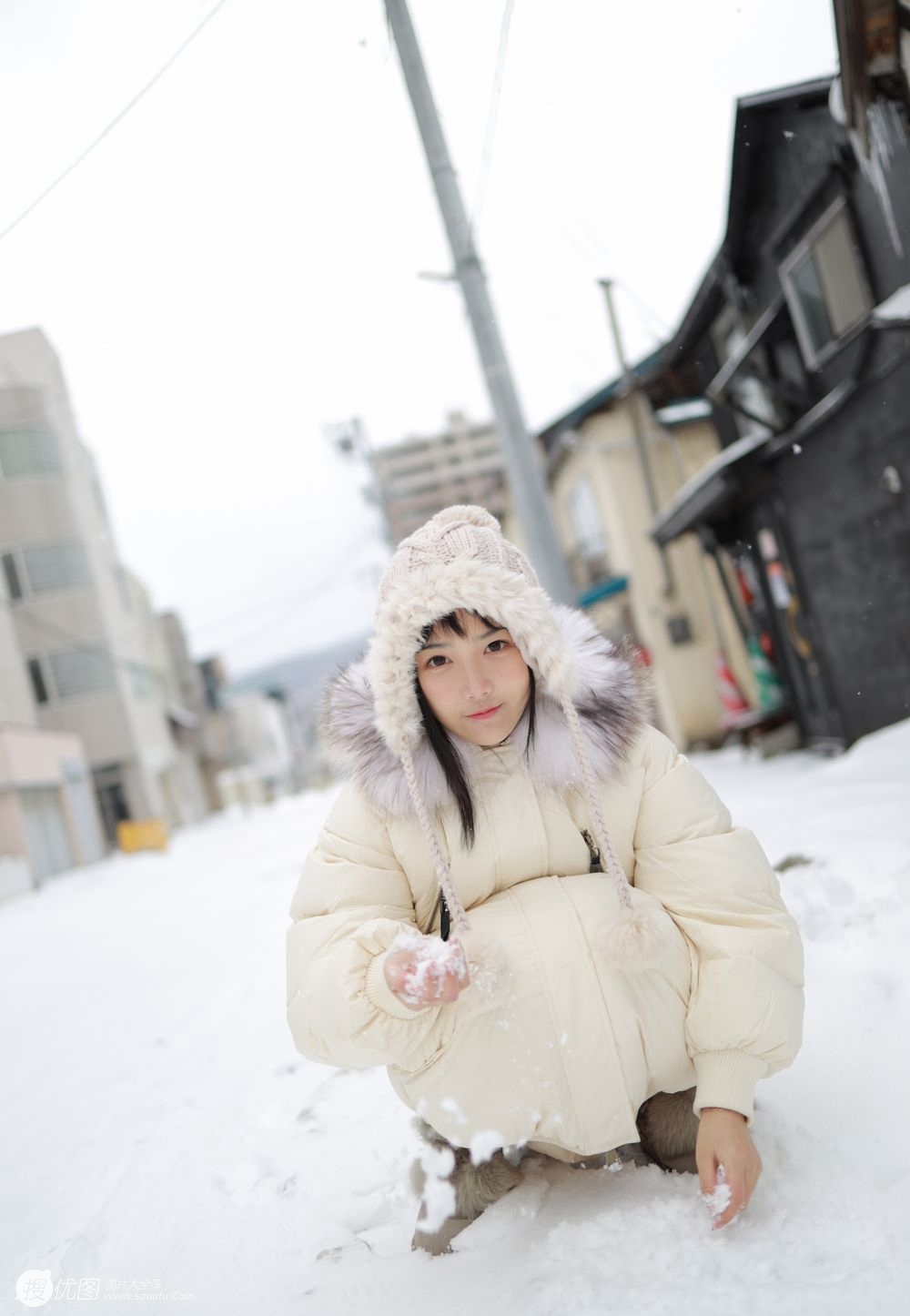 冰天雪地里的动人女孩，丰满童颜美女徐微微性感户外敬业写真图片套图7