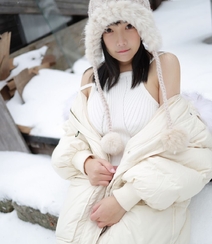 冰天雪地里的动人女孩，丰满童颜美女徐微微性感户外敬业写真图片组图14