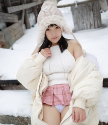 冰天雪地里的动人女孩，丰满童颜美女徐微微性感户外敬业写真图片组图17