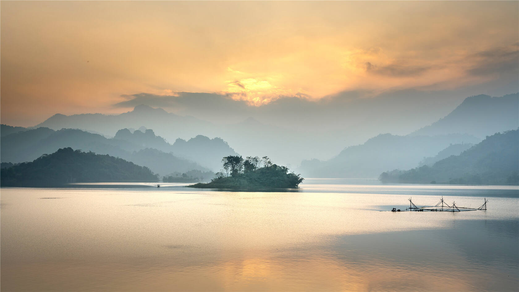 湖中山水景色，如中国画般的湖中山水景色桌面壁纸图片套图3