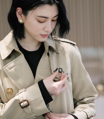 三吉彩花逛服装店试衣写真图片，纤细身材加小蛮腰会穿会搭组图4