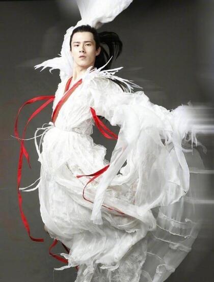 刘昊然早前《妖猫传》仙气十足定妆照片，这是要起飞的节奏啊！