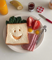 元气早餐图片，美好你的一天从笑脸面包开始