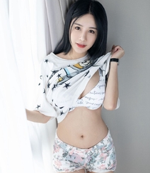 颜值靓丽清甜身材惹火美女性感诱人紧身热裤私房写真图片组图4