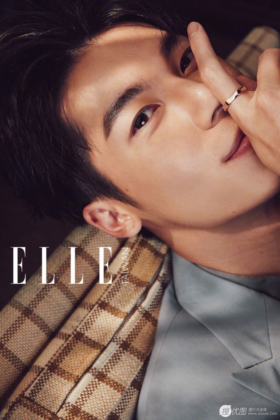 台湾帅气演员许光汉时尚潮流穿着登《ELLE》杂志写真图集图片