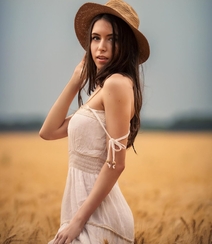 俄罗斯美女Viki_virgo的22岁写真生涯，样貌靓丽，身材凹凸火辣组图13