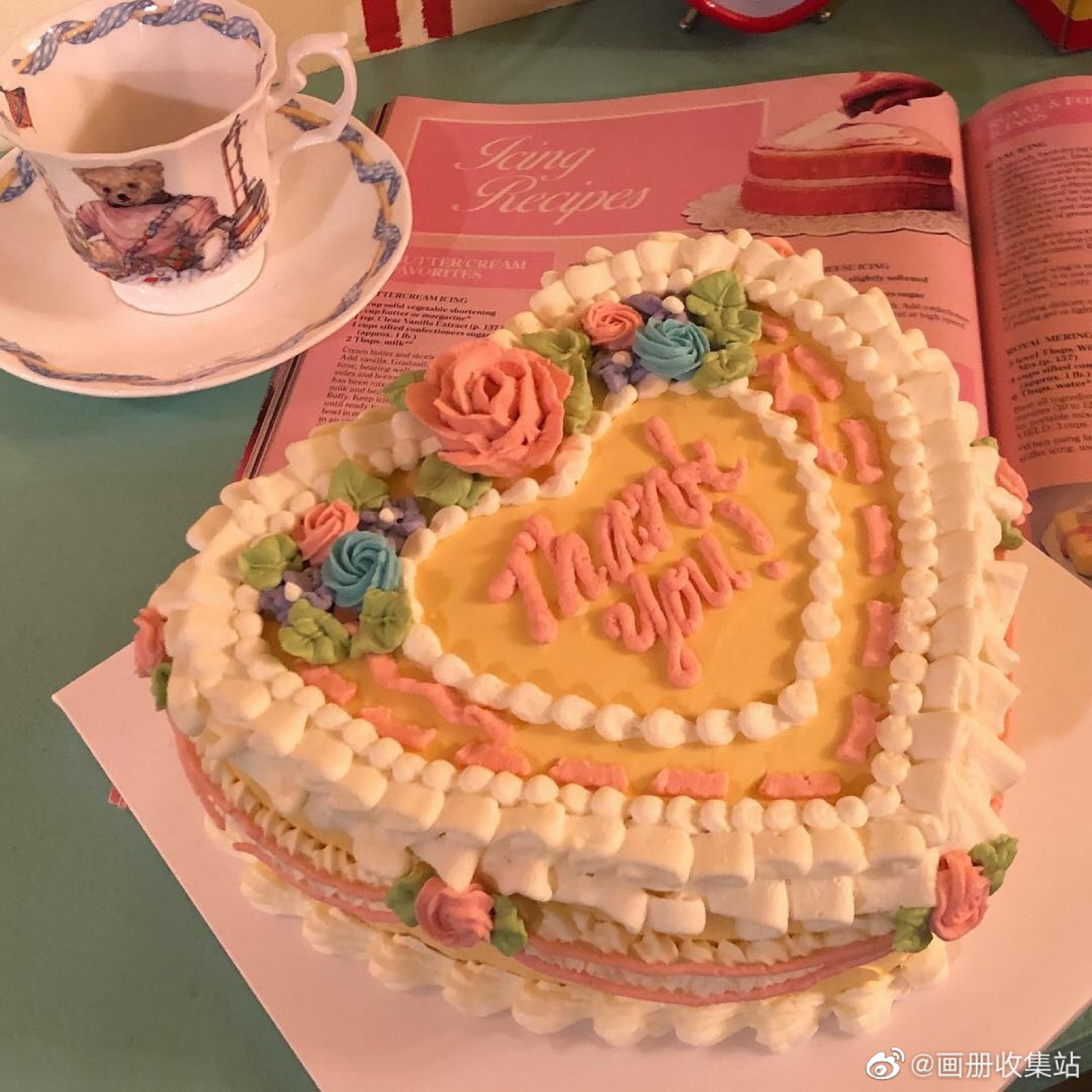 欧式风格的爱心撞色生日蛋糕图片图片