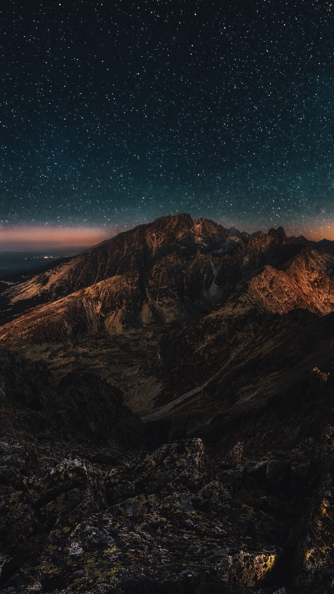 漫天星辰下的巍峨大山唯美森林夜景手机壁纸