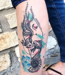 双鱼座纹身图案，女性背部，手腕，手臂双鱼图案图片欣赏组图7