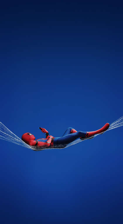 躺在蜘蛛网上的蜘蛛侠手机壁纸