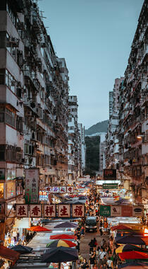 繁华的香港夜市，法国埃菲尔铁塔手机壁纸