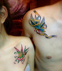 情侣肩胛，肩部纹身图案，很有默契恩爱配对情侣纹身图片作品