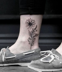 花朵，花卉纹身图案，男生脚踝处精美花朵，花卉小纹身图片欣赏组图1
