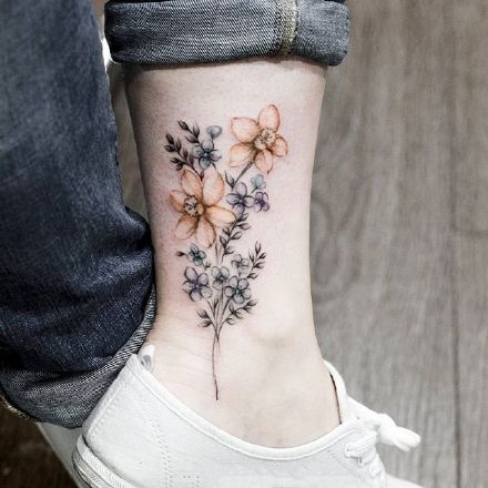花朵，花卉纹身图案，男生脚踝处精美花朵，花卉小纹身图片欣赏图片